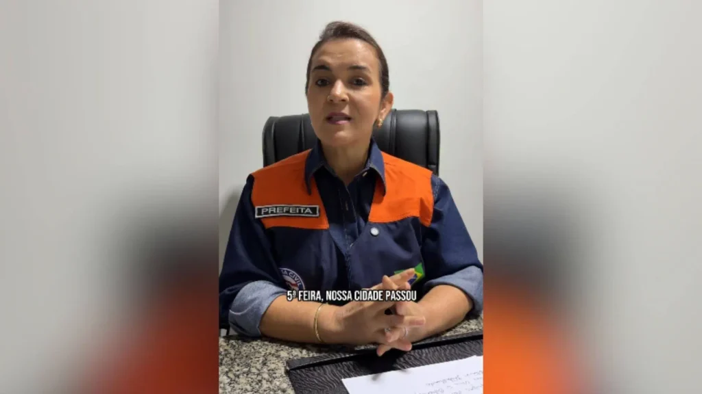 Desobstrução de vias e retiradas de árvores são prioridades, diz Adriane em reunião após temporal