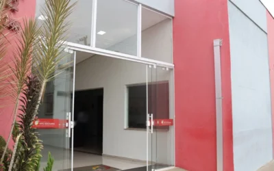 Abalados, familiares fazem homenagem na despedida de jovem executado a tiros no Taquarussu