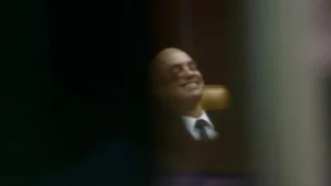 Fotógrafo flagra Moraes rindo após bate-boca com Mendonça e sessão intensa no STF