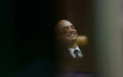 Fotógrafo flagra Moraes rindo após bate-boca com Mendonça e sessão intensa no STF