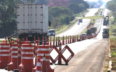 BR-163 tem dois trechos interditados e 16 em sistema pare e siga nesta quarta-feira