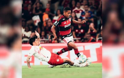 Flamengo vence Bragantino e amplia vantagem na liderança do Brasileirão