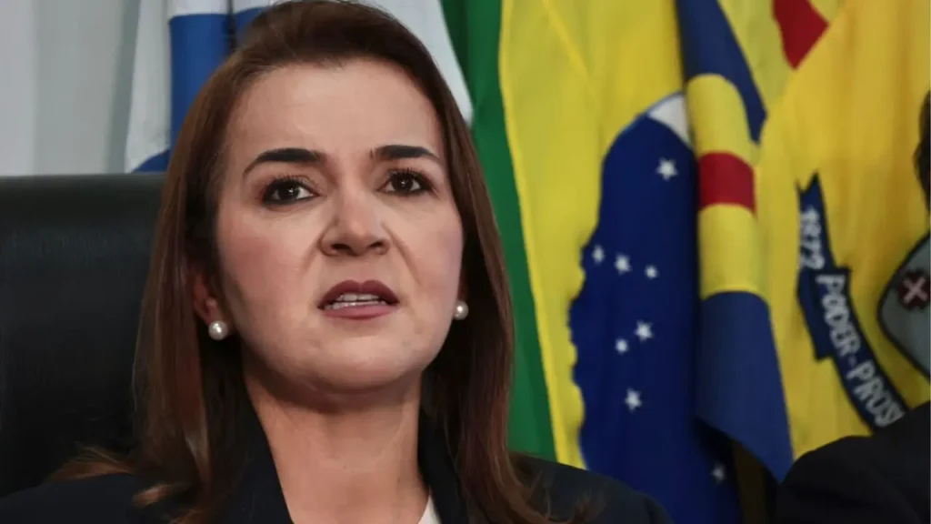 Adriane Lopes participa de lançamento da Escola de Saúde nesta terça-feira