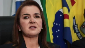 Adriane Lopes participa de lançamento da Escola de Saúde nesta terça-feira