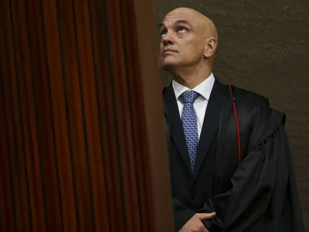 Acompanhe sessão de julgamento que decide futuro de Moraes no STF