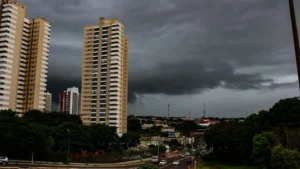 Municípios atingidos por chuva e ventania seguem na rota de tempestade nesta terça-feira