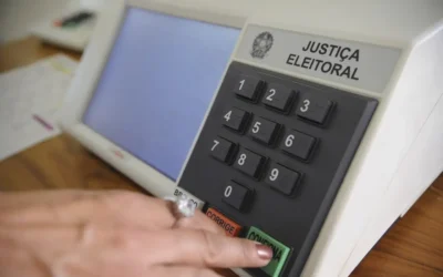 TSE encerra julgamento de candidaturas e lacra sistemas das urnas nesta segunda
