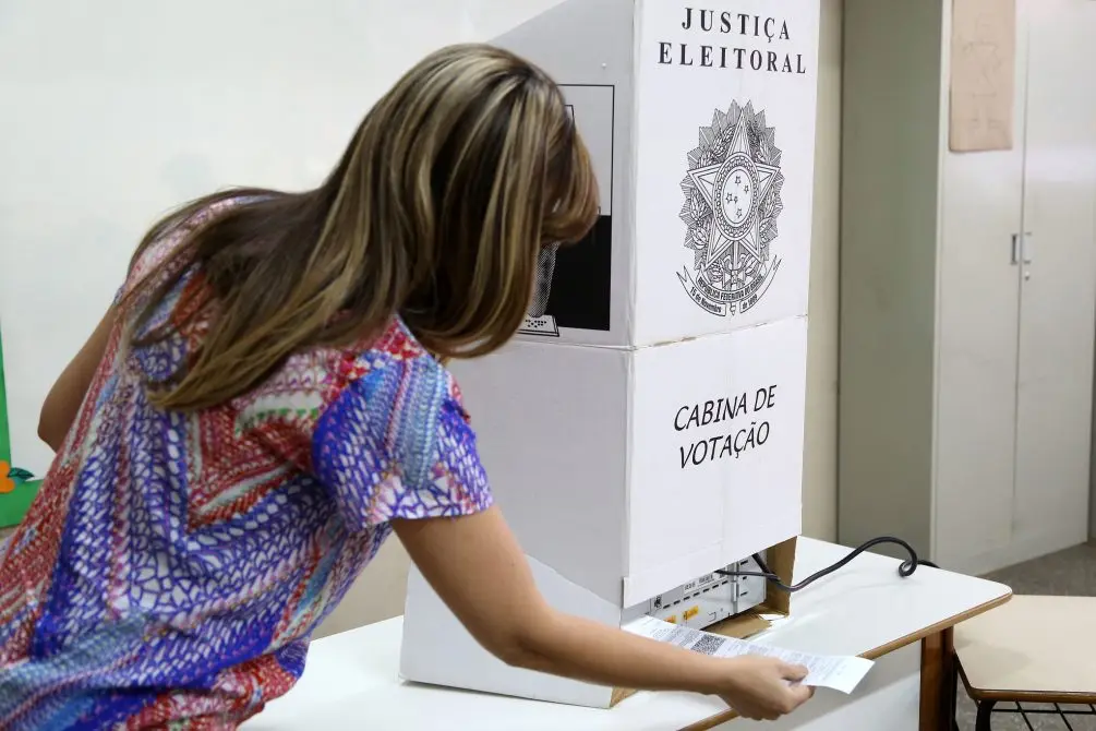 Mesários que abandonaram trabalhos no 1º turno devem apresentar justificativa