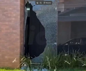 Vidro da Corregedoria da Polícia Civil foi quebrado com tiro dado por motociclista