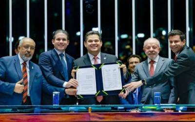 Congresso promulga emendas do fim da escala 6×1 e aposentadoria para agentes de saúde