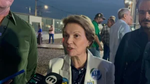 Senadora Tereza Cristina diz que ordem para Flávio Bolsonaro entregar passaporte é perseguição política