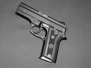 Ex-policial de SC é preso com pistola de uso restrito da PM de Mato Grosso do Sul