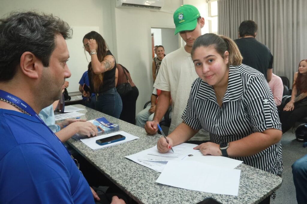 PrefCG assina termo de compromisso para mais 27 famílias realizarem sonho da casa própria