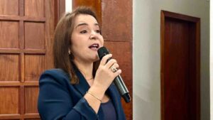 Adriane Lopes sanciona lei que garante uso do nome social em lápides de pessoas trans