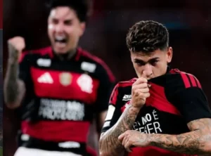 Flamengo marca de pênalti no último lance, bate o Atlético-MG e mantém liderança do Brasileirão